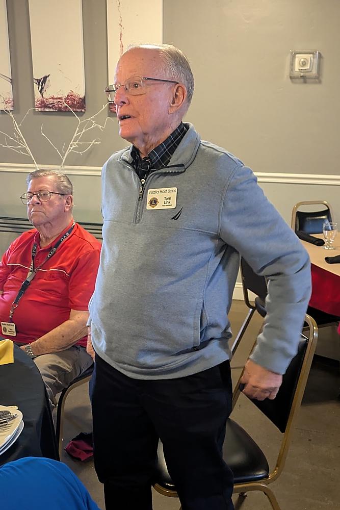 Lion tom with an announcement 